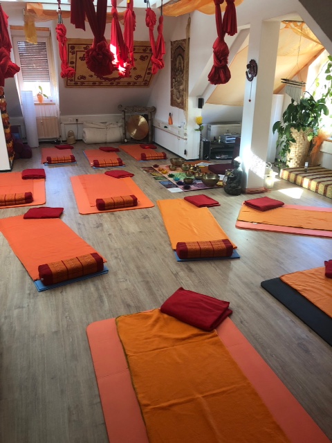 Oase Bayreuth, Yogaraum, Mediation, Vollmond, Klang, Coaching, Massage, Entspannung