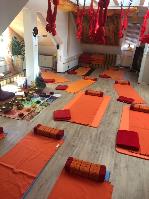 Oase Bayreuth, Yogaraum, Mediation, Vollmond, Klang, Coaching, Massage, Entspannung