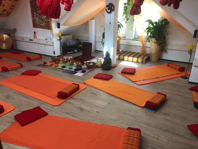 Oase Bayreuth, Yogaraum, Mediation, Vollmond, Klang, Coaching, Massage, Entspannung